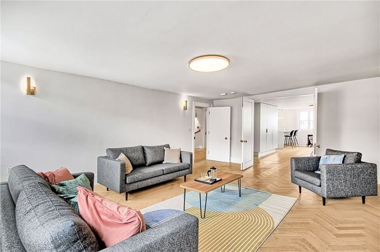 4 bedroom flat, Harley Street, London W1G - Available