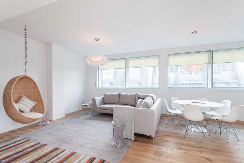 3 bedroom flat, Rathbone Place, Fitzrovia W1T - Available