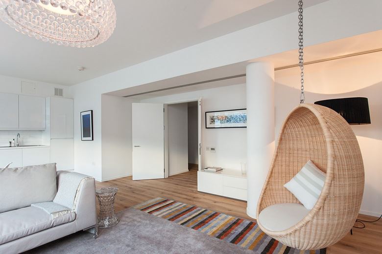 3 bedroom flat, Rathbone Place, Fitzrovia W1T - Available