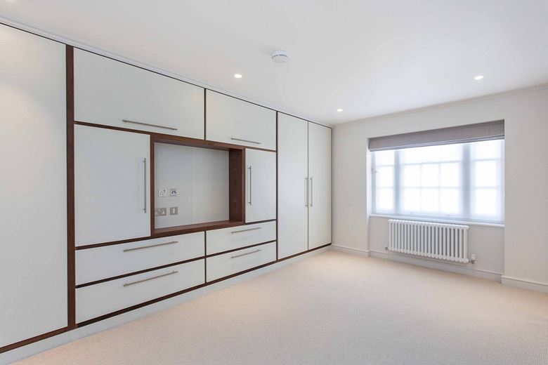 2 bedroom flat, Upper Berkeley Street, London W1H - Available