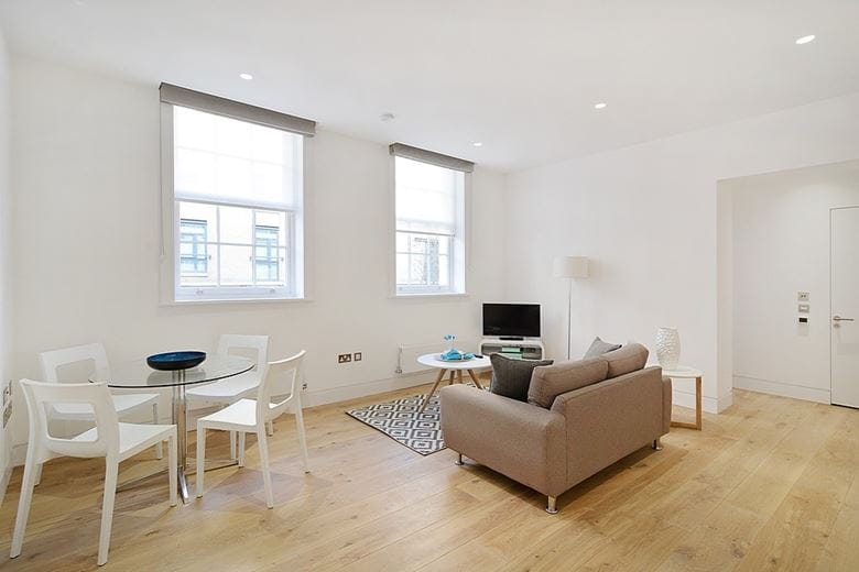 2 bedroom flat, Blandford Street, London W1U - Available