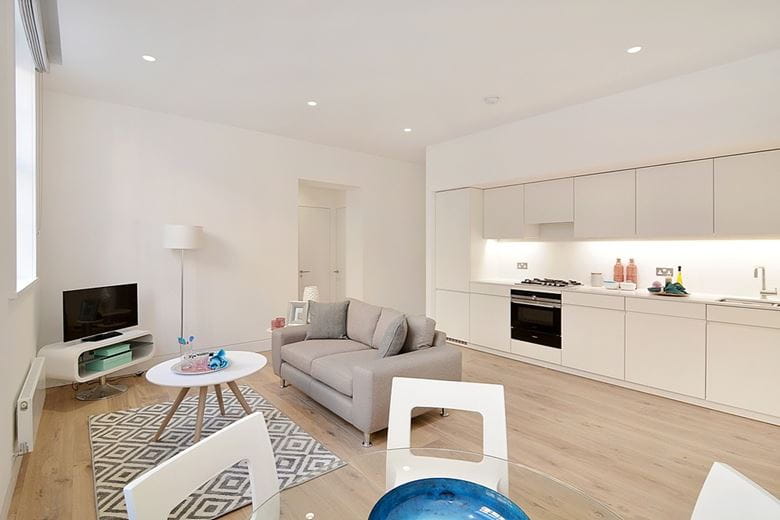 2 bedroom flat, Blandford Street, London W1U - Available
