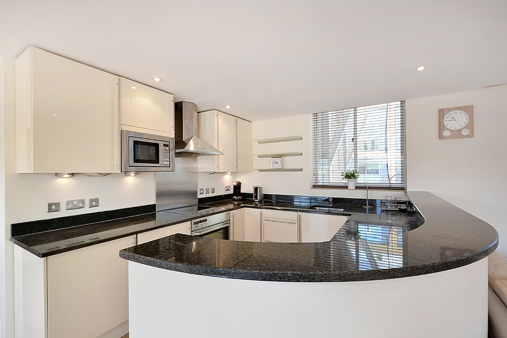 2 bedroom flat, James Street, Marylebone W1U - Let Agreed