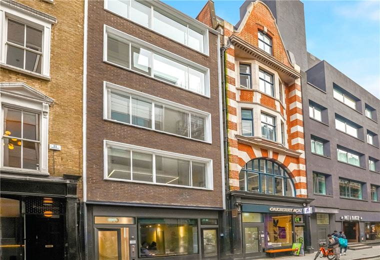 3 bedroom flat, Rathbone Place, Fitzrovia W1T - Available