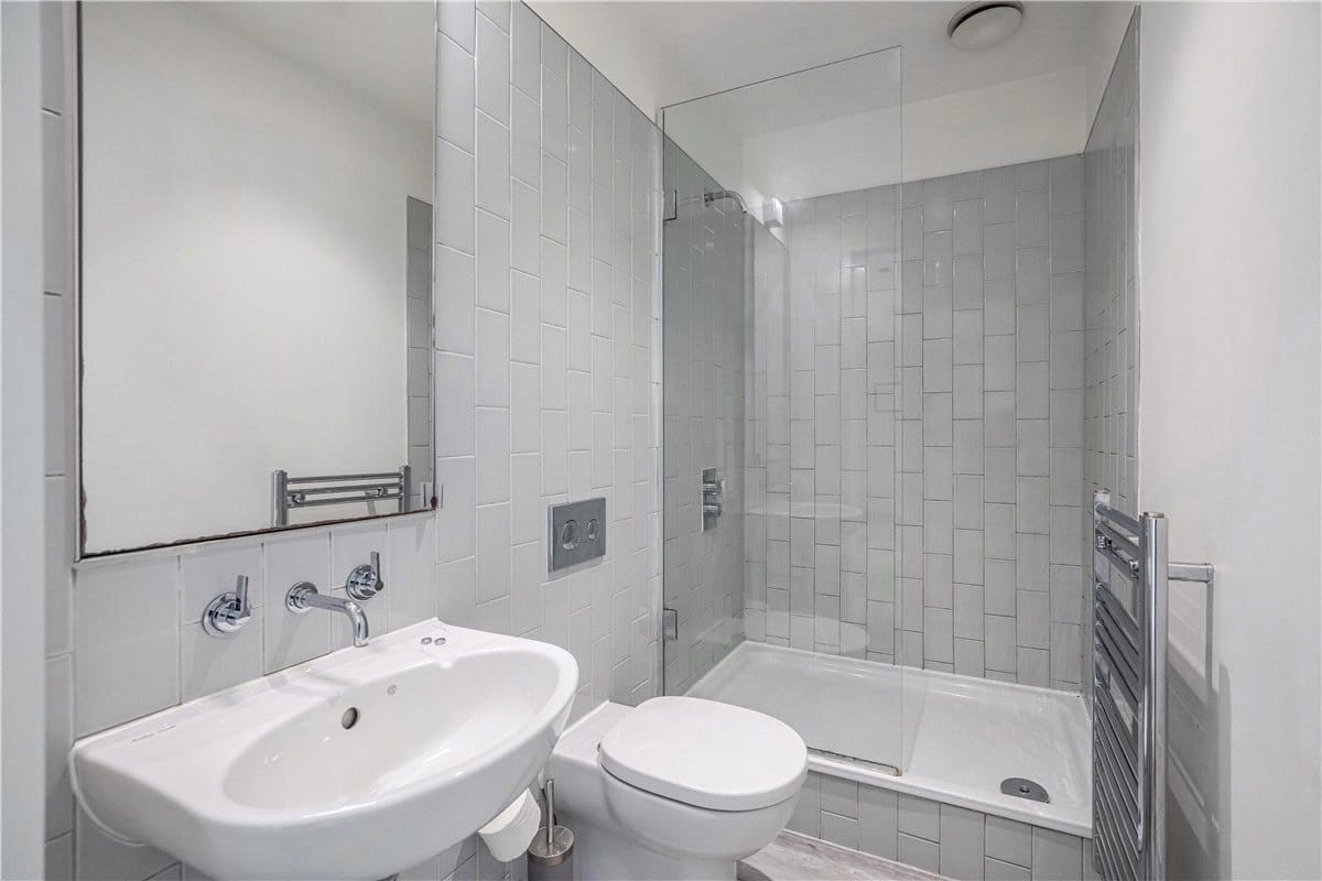 3 bedroom flat, Rathbone Place, Fitzrovia W1T - Available
