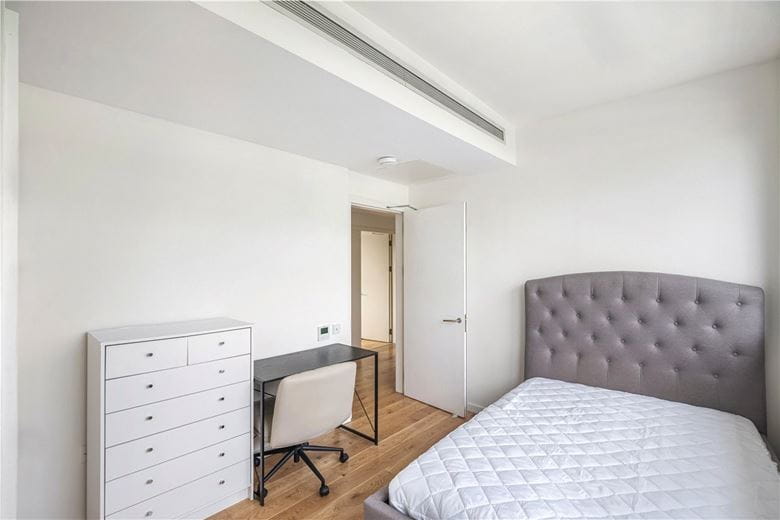 3 bedroom flat, Rathbone Place, Fitzrovia W1T - Available