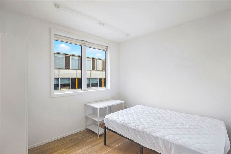 3 bedroom flat, Rathbone Place, Fitzrovia W1T - Available