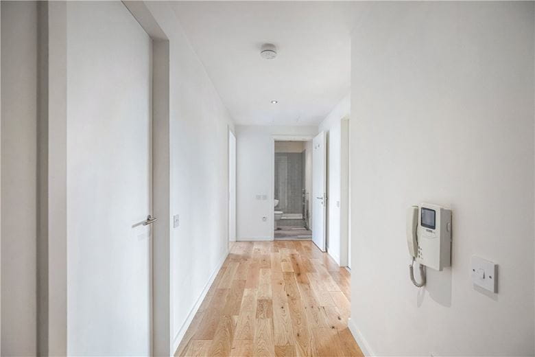 3 bedroom flat, Rathbone Place, Fitzrovia W1T - Available