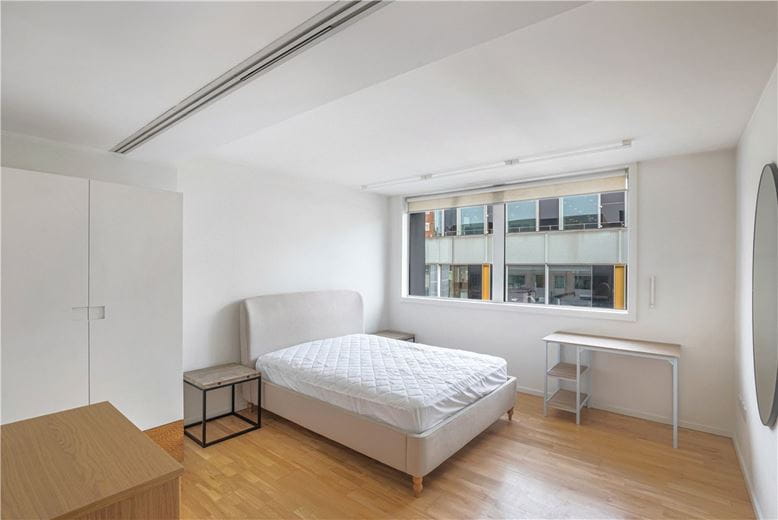 3 bedroom flat, Rathbone Place, Fitzrovia W1T - Available