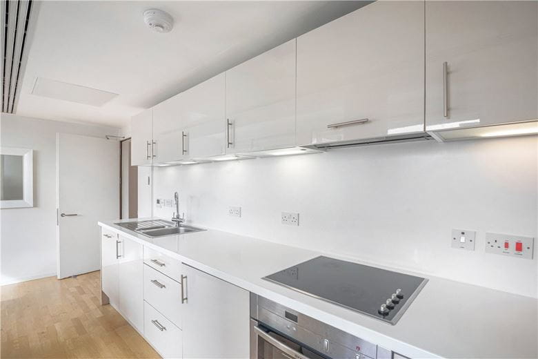 3 bedroom flat, Rathbone Place, Fitzrovia W1T - Available