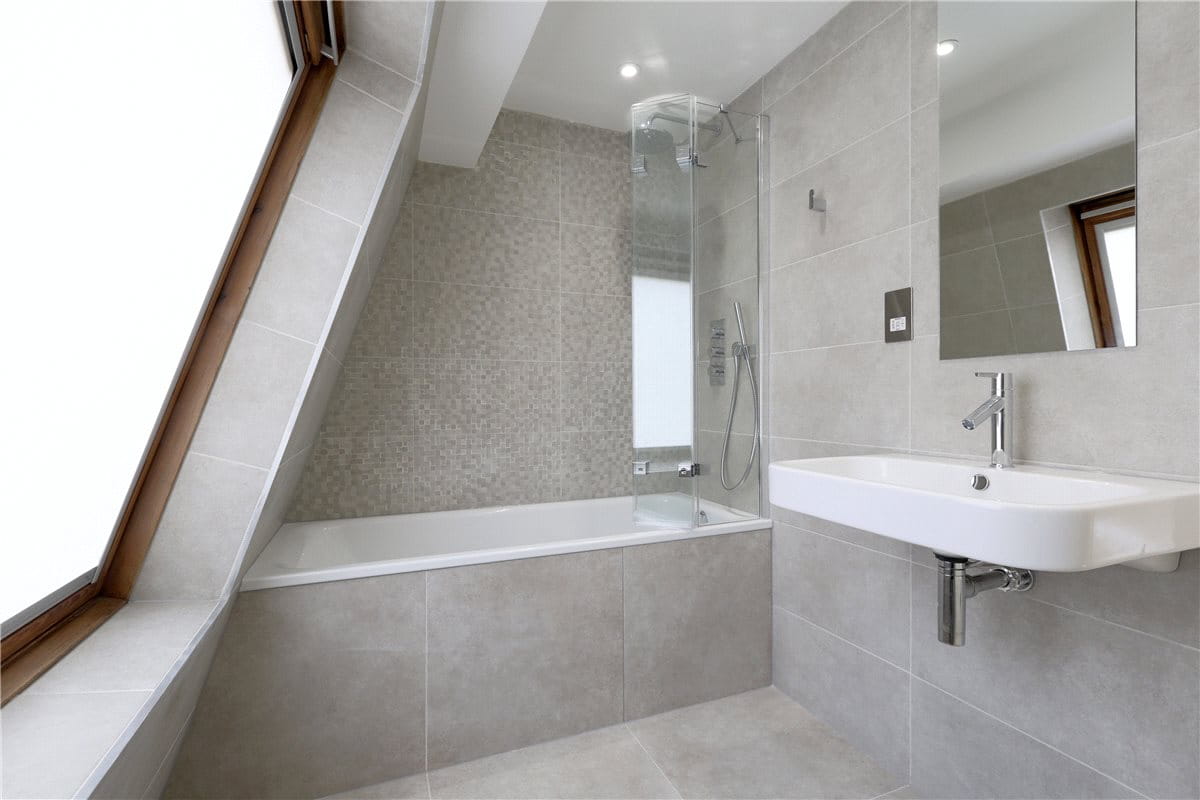 2 bedroom house, Devonshire Mews South, London W1G - Available