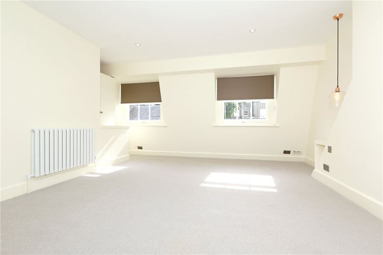 2 bedroom house, Devonshire Mews South, London W1G - Available