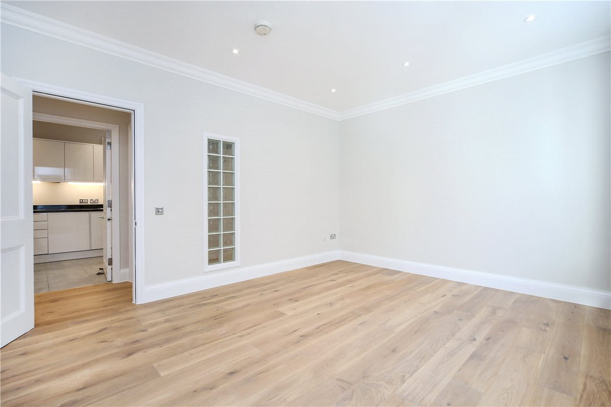 2 bedroom flat, Seymour Place, Marylebone W1H - Available