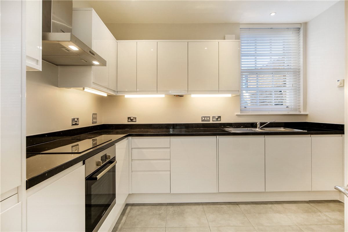 2 bedroom flat, Seymour Place, Marylebone W1H - Available