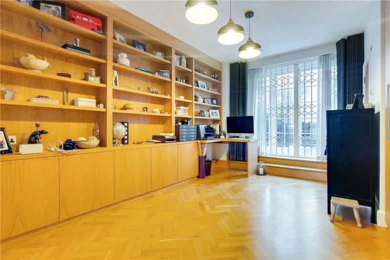 2 bedroom flat, Devonshire Mews South, Marylebone W1G