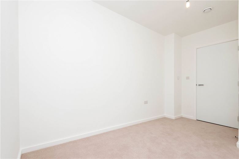 3 bedroom flat, Heartwell Avenue, London E16
