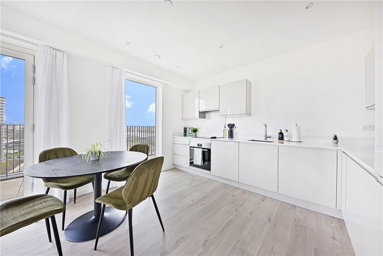 2 bedroom flat, Heartwell Avenue, London E16 - Let Agreed