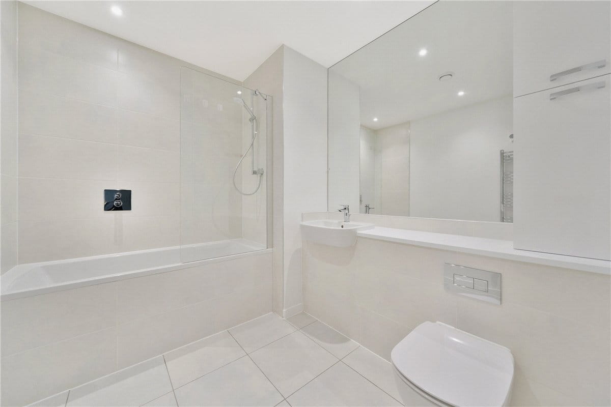 1 bedroom flat, Heartwell Avenue, London E16 - Let Agreed