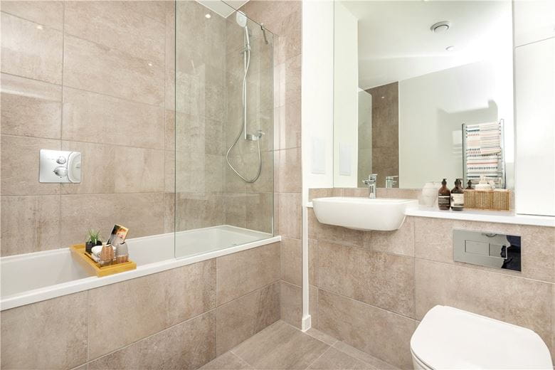 2 bedroom flat, Heartwell Avenue, London E16 - Let Agreed