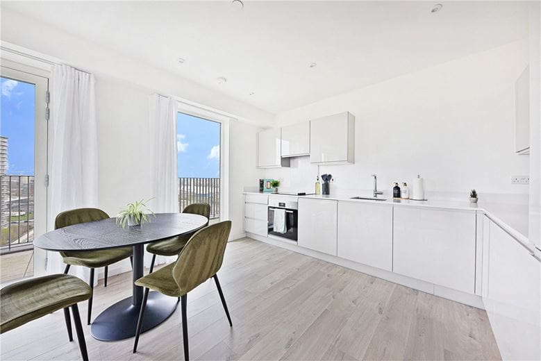 2 bedroom flat, Heartwell Avenue, London E16 - Let Agreed