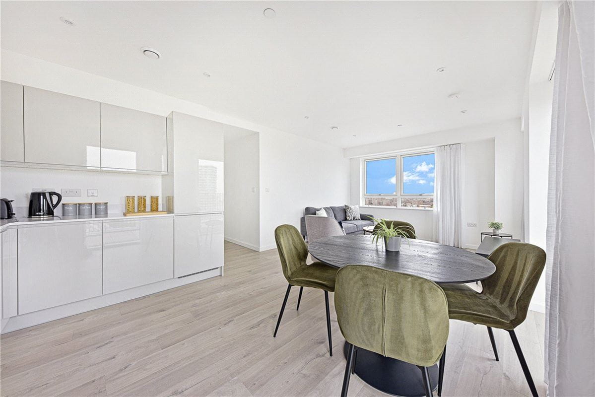 2 bedroom flat, Heartwell Avenue, London E16 - Let Agreed