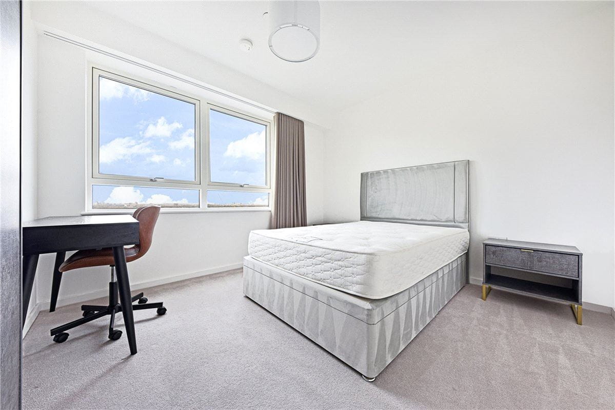 2 bedroom flat, Heartwell Avenue, London E16 - Let Agreed