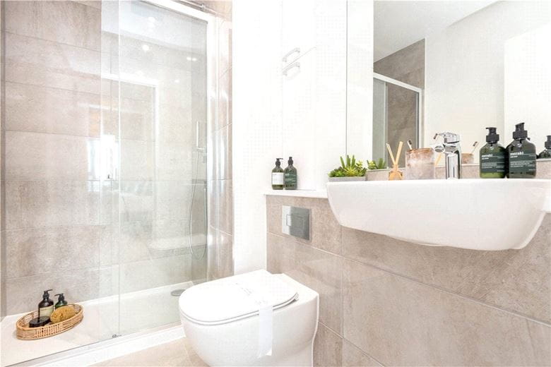 2 bedroom flat, Heartwell Avenue, London E16 - Let Agreed