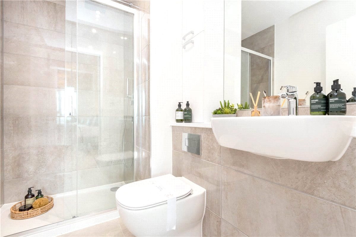 2 bedroom flat, Heartwell Avenue, London E16 - Let Agreed