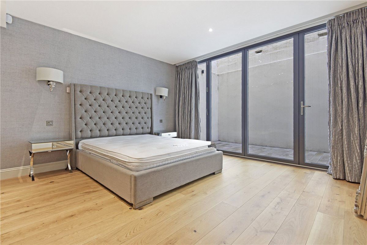 3 bedroom flat, Portland Place, Marylebone W1B - Available