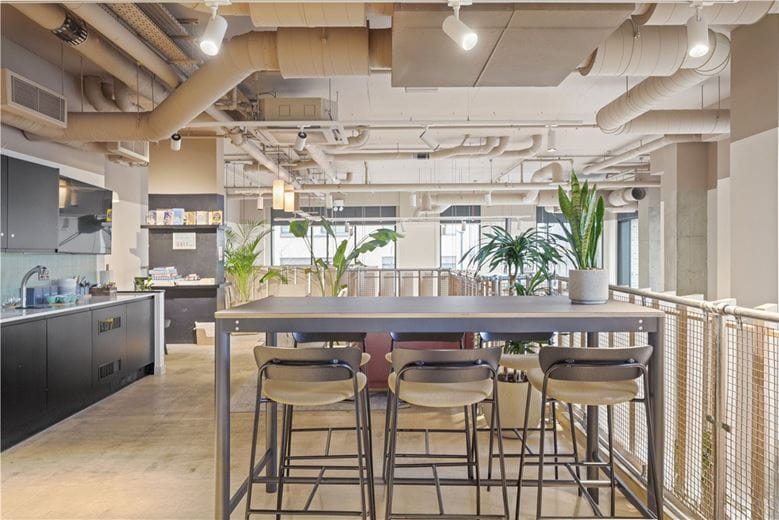 3 bedroom flat, Heartwell Avenue, London E16 - Available