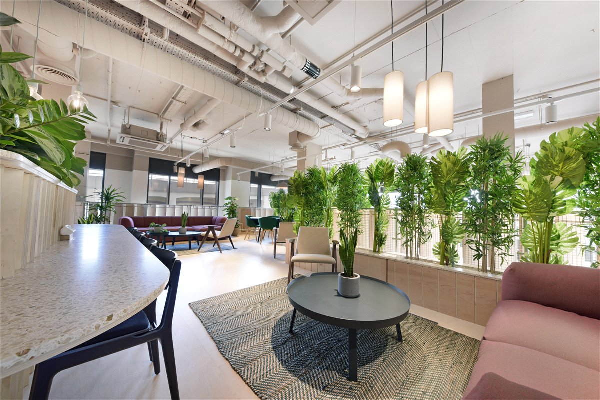 3 bedroom flat, Heartwell Avenue, London E16 - Available