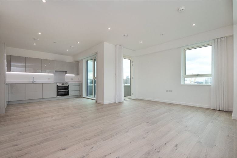 3 bedroom flat, Heartwell Avenue, London E16 - Let Agreed