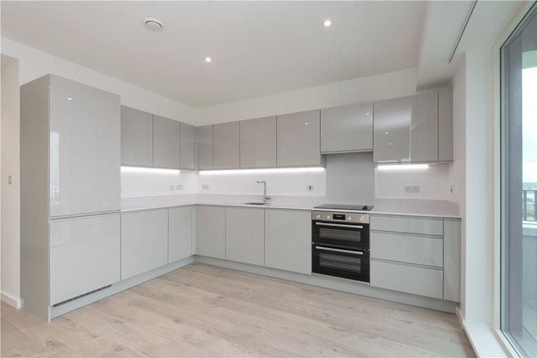 3 bedroom flat, Heartwell Avenue, London E16 - Let Agreed