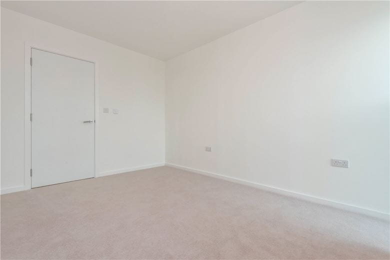 3 bedroom flat, Heartwell Avenue, London E16 - Let Agreed