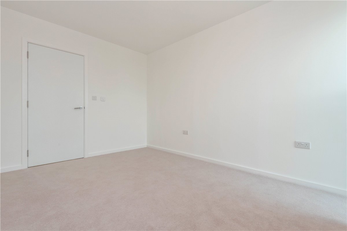 3 bedroom flat, Heartwell Avenue, London E16 - Let Agreed