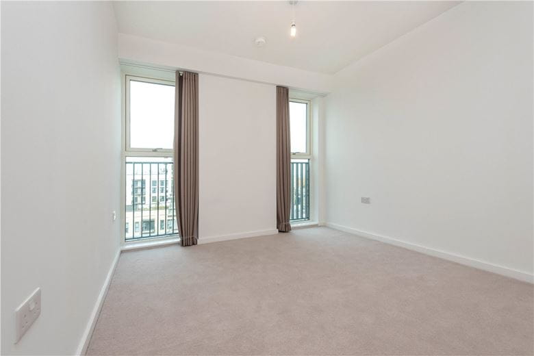 3 bedroom flat, Heartwell Avenue, London E16 - Let Agreed