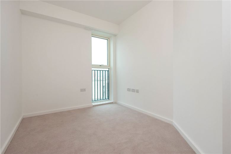 3 bedroom flat, Heartwell Avenue, London E16 - Let Agreed
