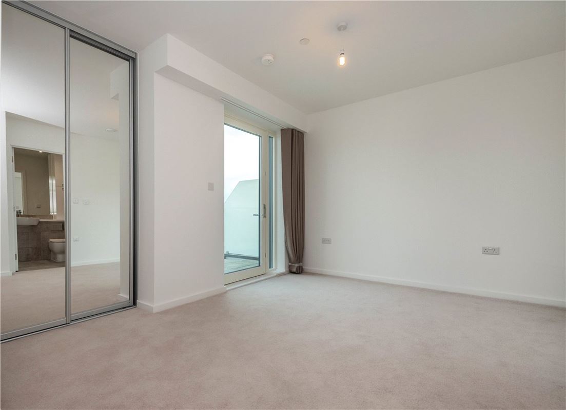 3 bedroom flat, Heartwell Avenue, London E16 - Let Agreed