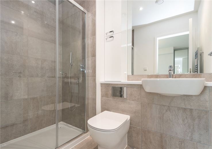 3 bedroom flat, Heartwell Avenue, London E16 - Let Agreed