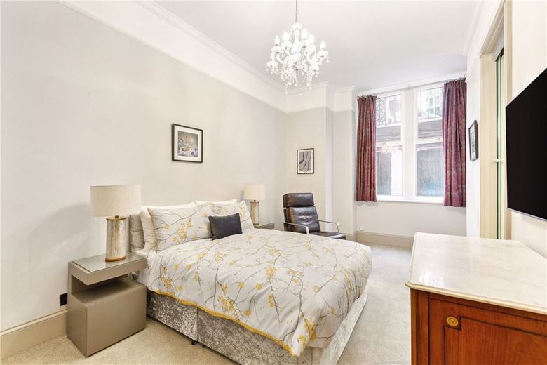 2 bedroom flat, Bickenhall Street, Marylebone W1U - Available