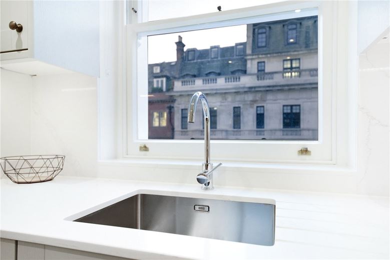 4 bedroom flat, Harley Street, Marylebone W1G - Available