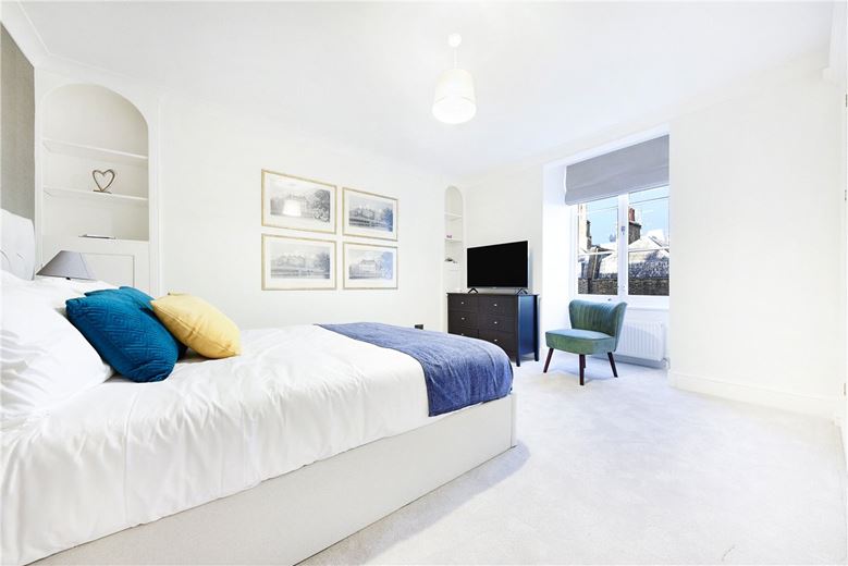 4 bedroom flat, Harley Street, Marylebone W1G - Available