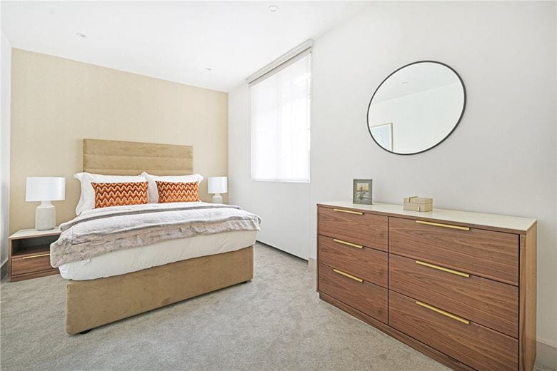 3 bedroom flat, Portland Place, London W1B - Available