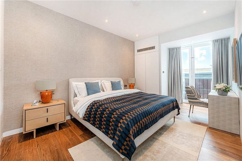 2 bedroom flat, Market Place, Soho W1W - Available