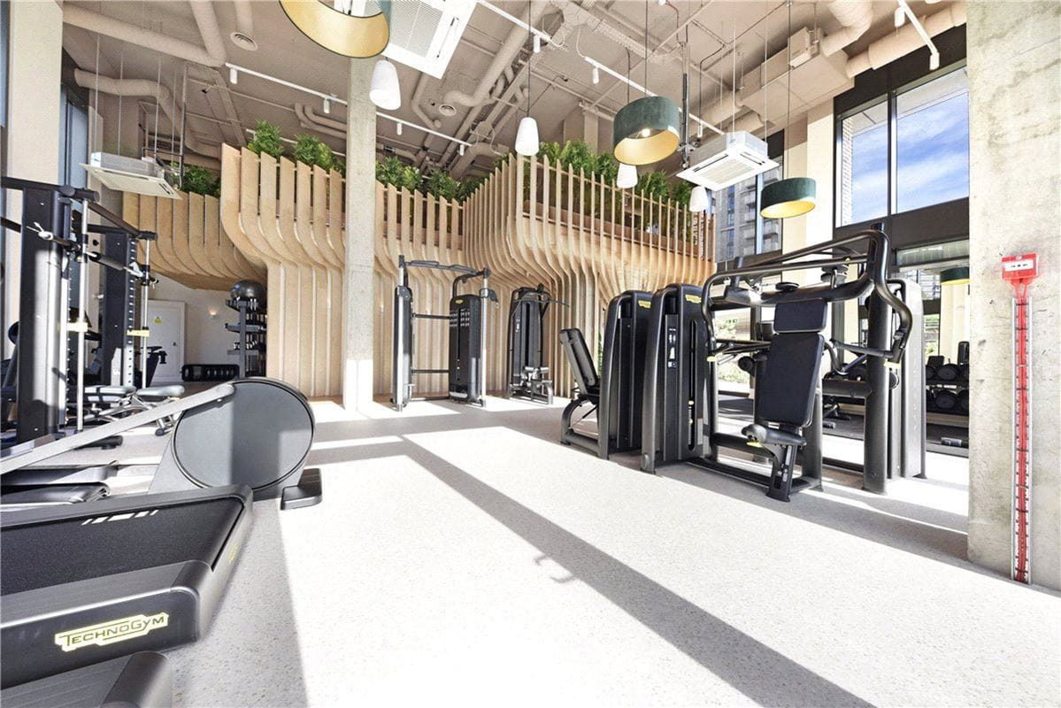 2 bedroom flat, Heartwell Avenue, London E16 - Available