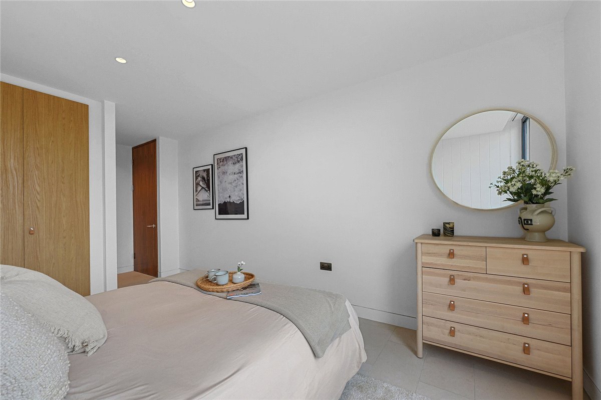 3 bedroom flat, Latitude House, Oval Road NW1 - Available