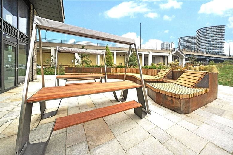 1 bedroom flat, Heartwell Avenue, London E16 - Available