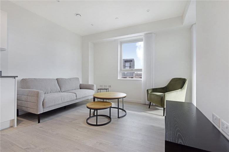 1 bedroom flat, Heartwell Avenue, London E16 - Available