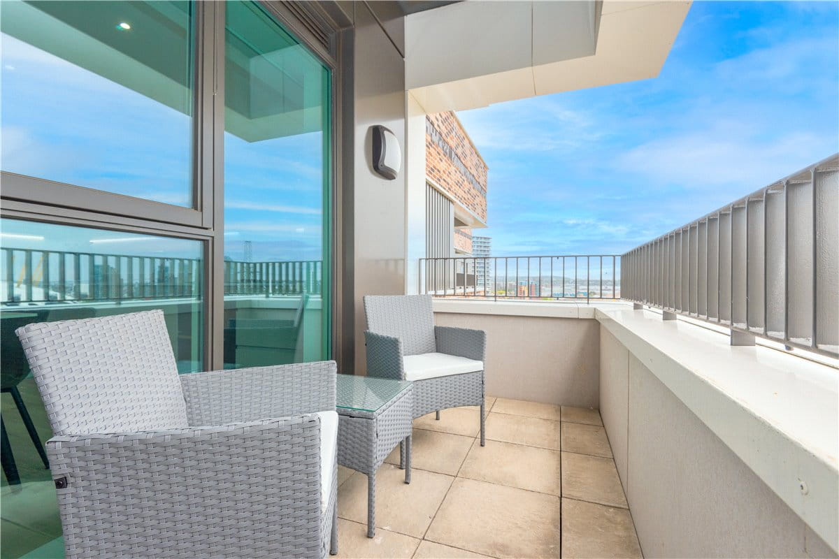 3 bedroom flat, Heartwell Avenue, London E16 - Available