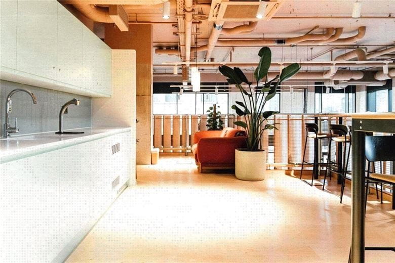 3 bedroom flat, Heartwell Avenue, London E16 - Available